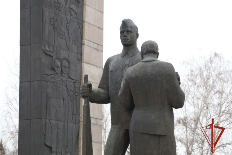 Росгвардейцы приняли участие в мероприятиях, посвящённых 80-летию полного освобождения Ленинграда от блокады