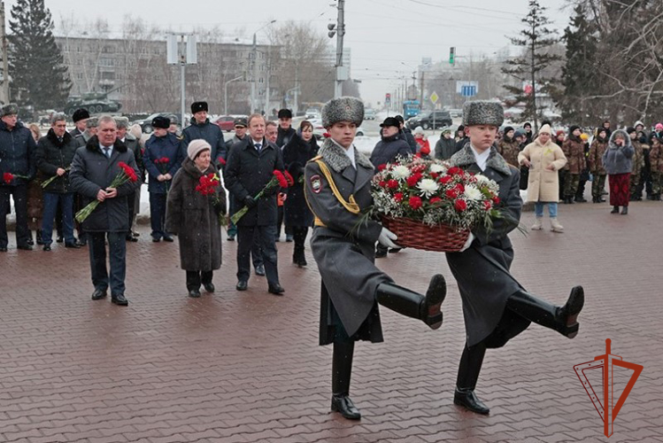 Росгвардейцы приняли участие в мероприятиях, посвящённых 80-летию полного освобождения Ленинграда от блокады