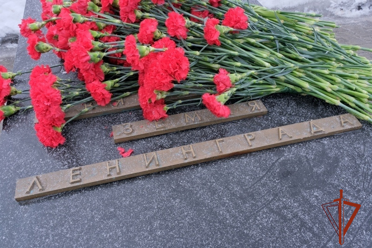 Росгвардейцы приняли участие в мероприятиях, посвящённых 80-летию полного освобождения Ленинграда от блокады