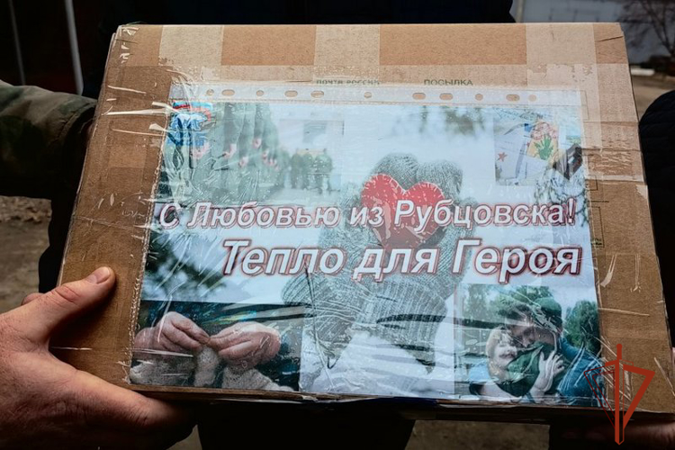 Жители Алтайского края передали новогодние подарки и гуманитарную помощь росгвардейцам в зону СВО