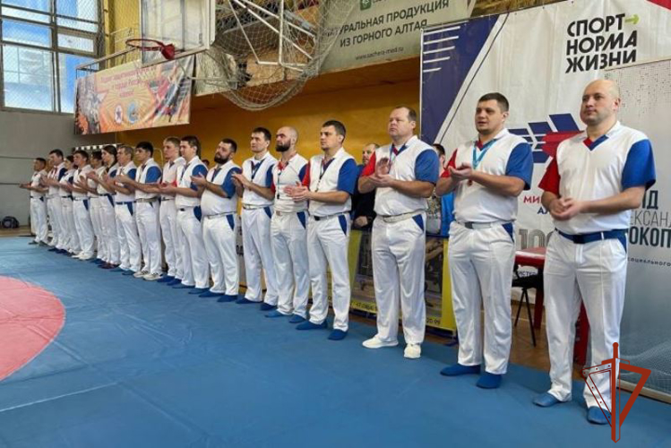Росгвардейцы вручили призы лучшим спортсменам