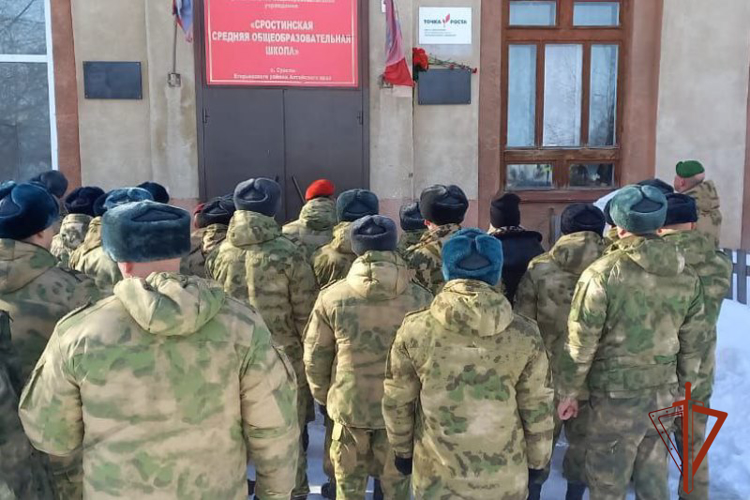 Росгвардейцы почтили память боевых товарищей