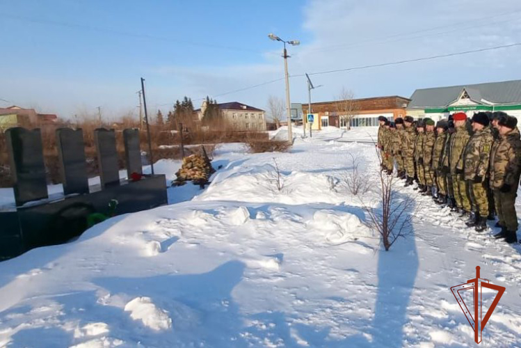 Росгвардейцы почтили память боевых товарищей