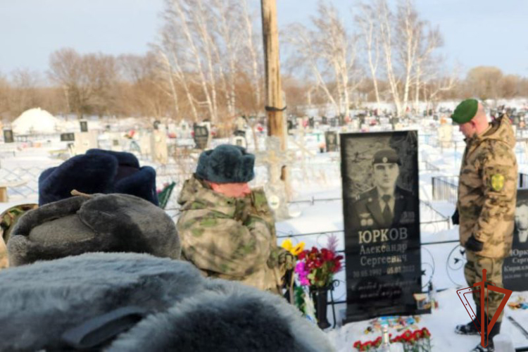 Росгвардейцы почтили память боевых товарищей