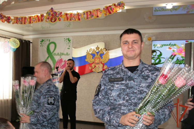 В подразделениях Росгвардии прошли мероприятия, посвященные 8 марта