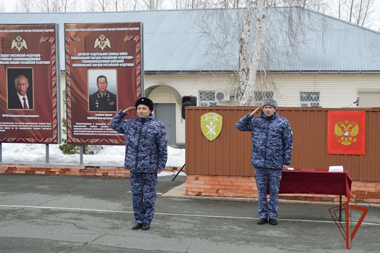 Новобранцы Росгвардии присягнули на верность родине