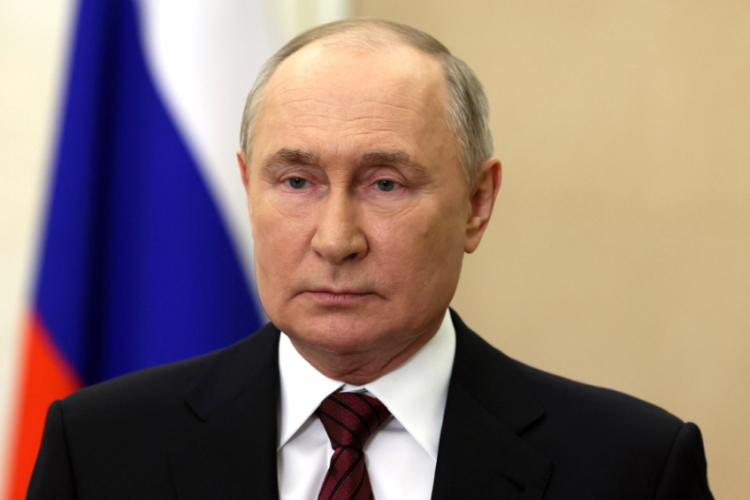 Президент России поздравил военнослужащих и сотрудников Росгвардии с профессиональным праздником (видео)