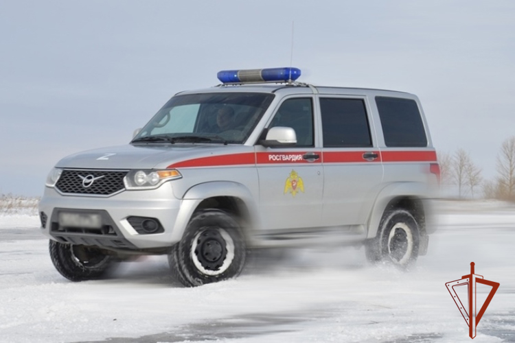 Росгвардейцы оперативно задержали курьера телефонных мошенников