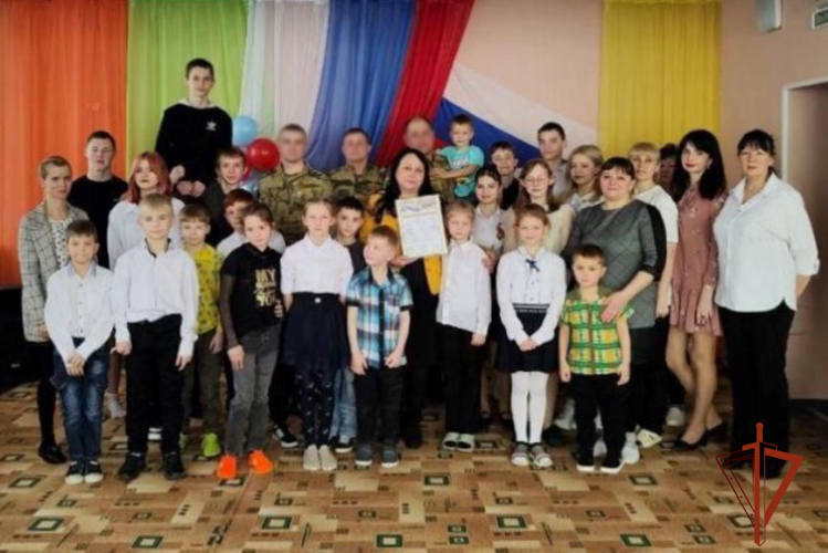 Росгвардейцы поблагодарили детей за письма поддержки