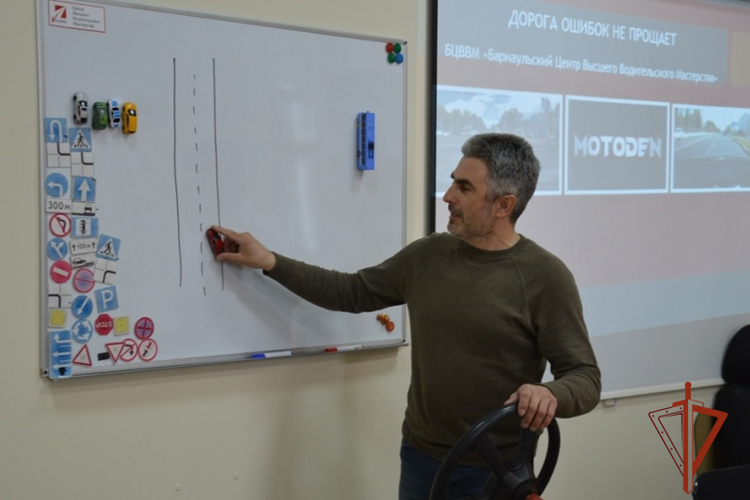 Росгвардейцы прошли спецкурс по автовождению
