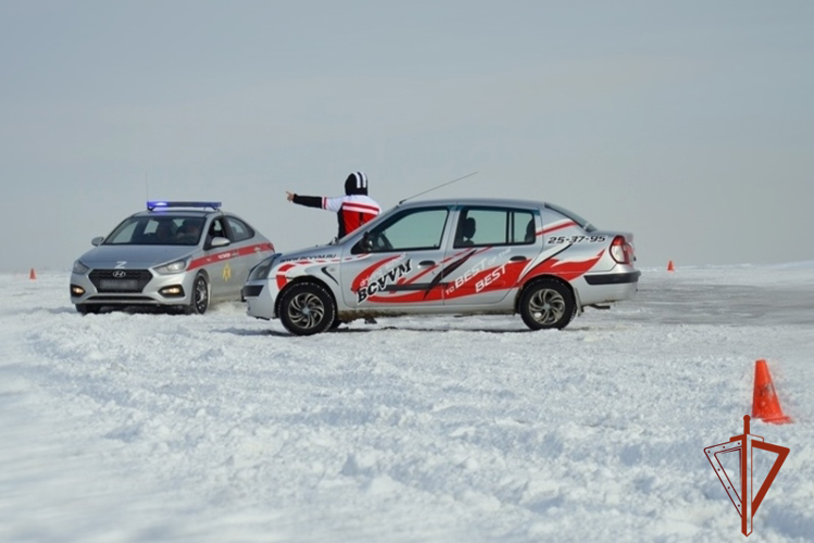 Росгвардейцы прошли спецкурс по автовождению