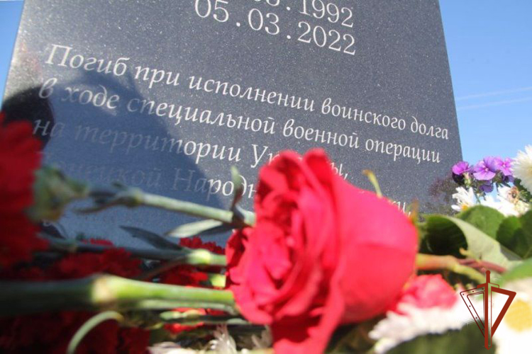 Росгвардейцы почтили память боевых товарищей
