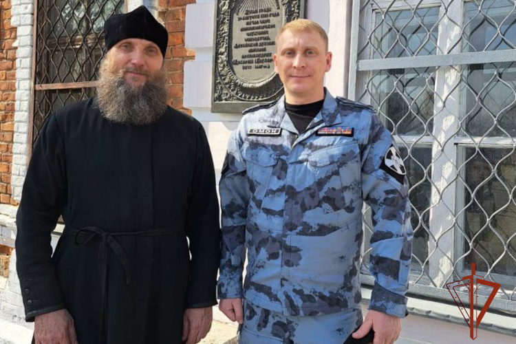 Молебен о защитниках Отечества прошёл в бийском соборе Александра Невского