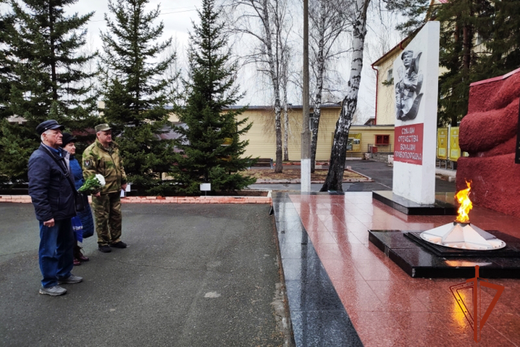 В Управлении Росгвардии по Алтайскому краю почтили память кавалера ордена Мужества Алексея Поданева