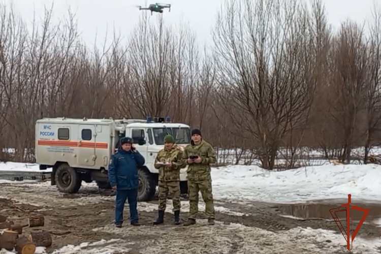 Операторы БПЛА Росгвардии участвуют в мониторинге паводковой ситуации