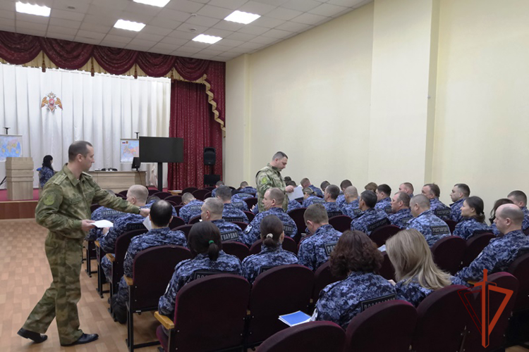 Рабочая группа под руководством начальника главного военно-политического управления Росгвардии провела работу в подразделениях регионального ведомства