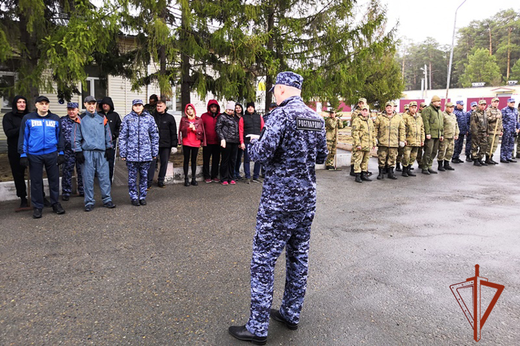 Личный состав региональной Росгвардии принял участие в экологической акции