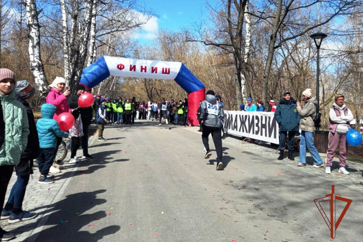 Алтайские росгвардейцы приняли участие в легкоатлетическом забеге «Zа нашу победу» 