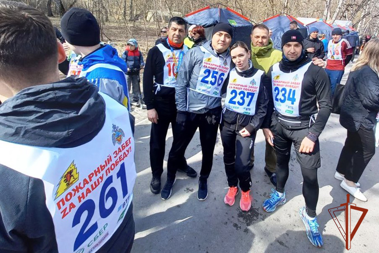Алтайские росгвардейцы приняли участие в легкоатлетическом забеге «Zа нашу победу» 