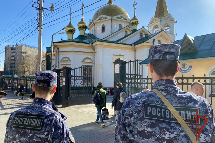 Росгвардейцы обеспечили безопасность прихожан в Пасхальную ночь