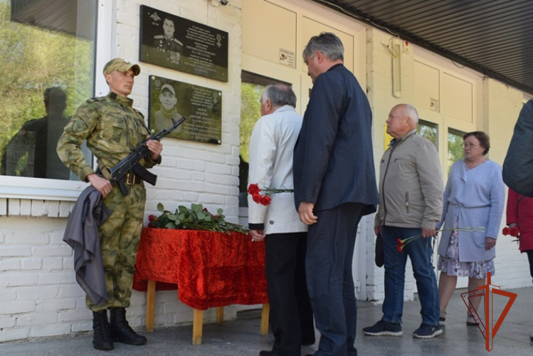 В Рубцовске росгвардейцы почтили память погибшего защитника Отечества