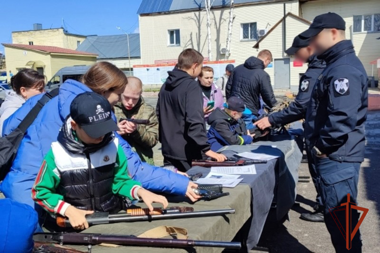 Более 100 детей посетили день открытых дверей в Росгвардии