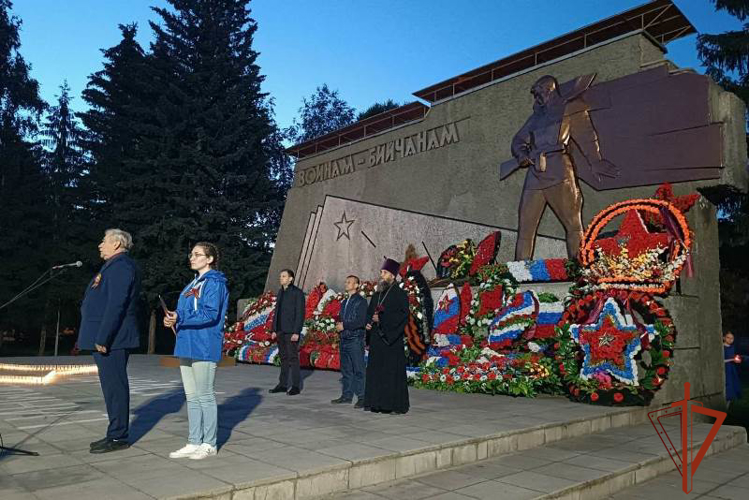 С участием росгвардейцев прошли мероприятия в День памяти и скорби