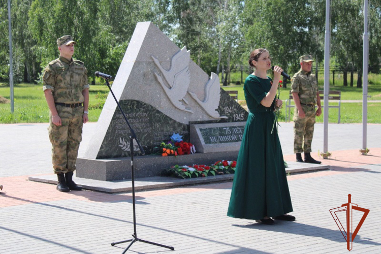 С участием росгвардейцев прошли мероприятия в День памяти и скорби