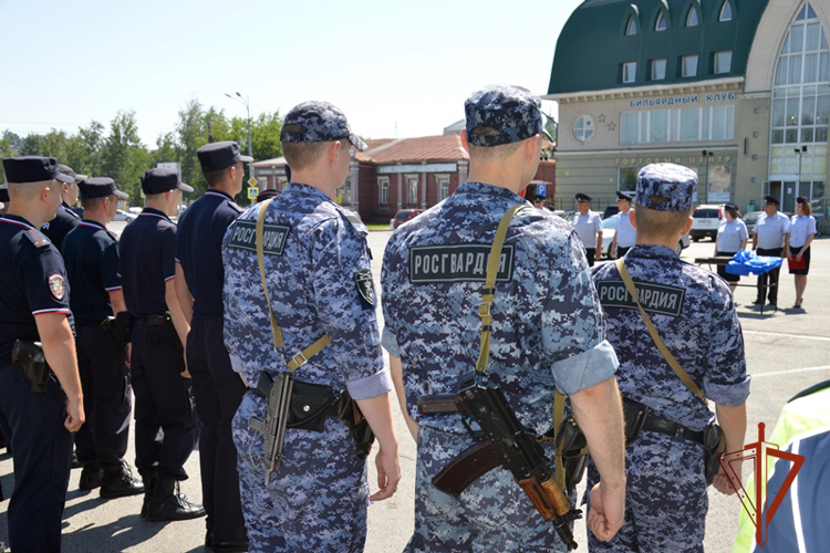 Патрули Росгвардии приняли участие в общегарнизонном смотре 