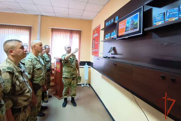 В бийском полку Росгвардии прошел тематический час памяти, посвященный  началу Сталинградской битвы