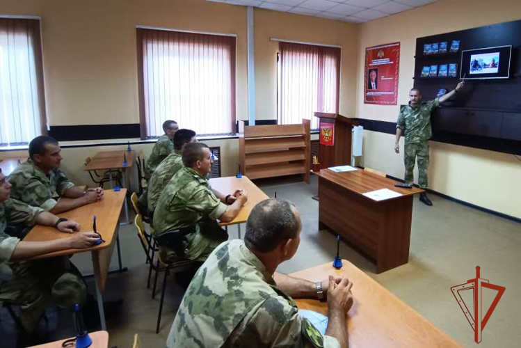 В бийском полку Росгвардии прошел тематический час памяти, посвященный  началу Сталинградской битвы
