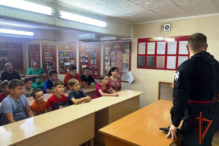 Росгвардейцы пригласили в гости ребят – воспитанников бийского центра для несовершеннолетних