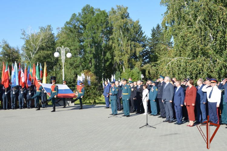 Росгвардейцы  участвуют в мероприятиях в честь Дня флага России