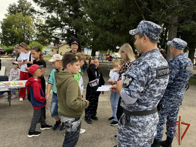 Росгвардейцы  участвуют в мероприятиях в честь Дня флага России