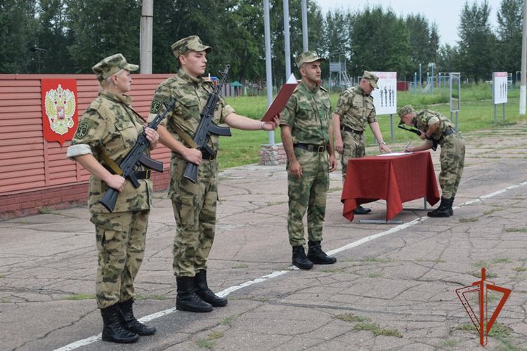 Росгвардейцы  участвуют в мероприятиях в честь Дня флага России
