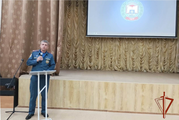 Росгвардия продолжит обеспечивать безопасность школ 