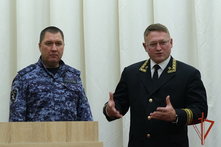 Представители алтайских судов передали квадрокоптеры для оказания помощи бойцам СВО  