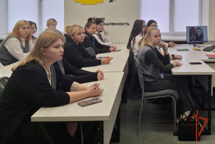 В память о бойце ОМОН росгвардейцы провели урок мужества