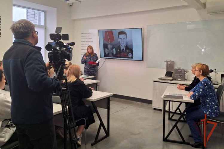 В память о бойце ОМОН росгвардейцы провели урок мужества