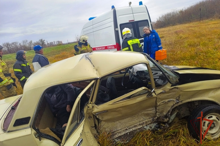 Росгвардейцы оказали первую помощь пострадавшим в ДТП