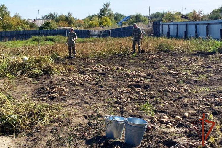 Росгвардейцы  оказали помощь матери погибшего земляка-героя