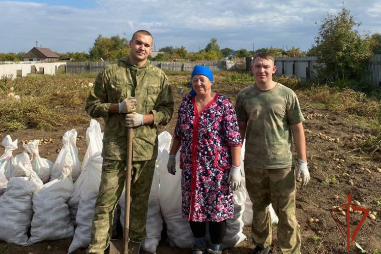 Росгвардейцы  оказали помощь матери погибшего земляка-героя