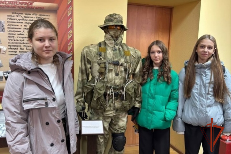 Росгвардейцы рассказали старшеклассникам о военной службе