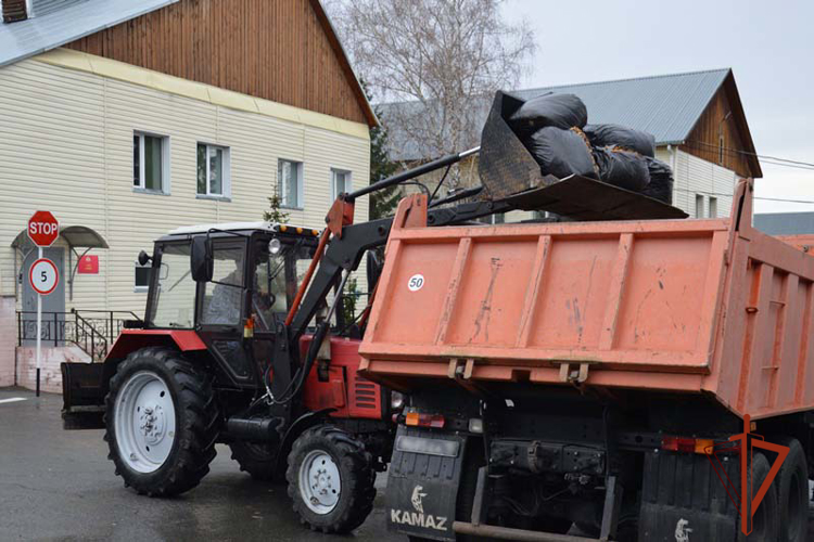 Росгвардия приняла участие в общегородском субботнике