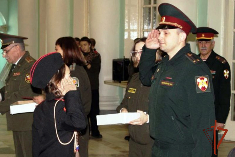 Росгвардейцы поздравили юных бийчан с посвящением в кадеты