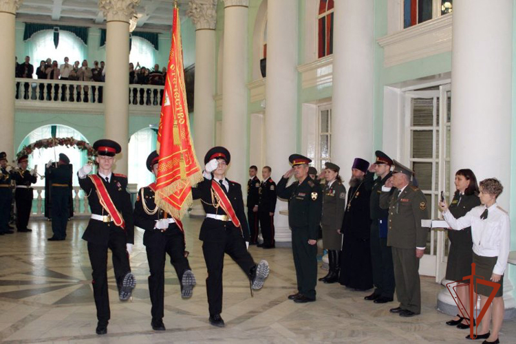 Росгвардейцы поздравили юных бийчан с посвящением в кадеты