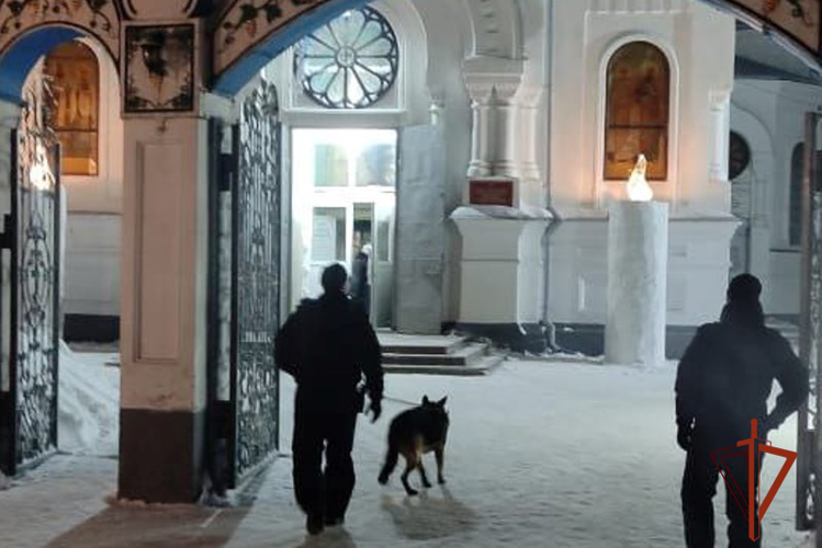 Росгвардейцы обеспечили безопасность праздничных богослужений в рождественскую ночь 
