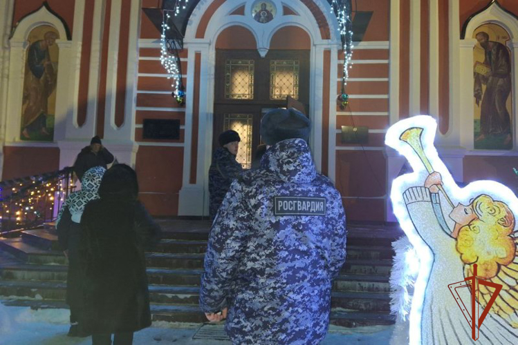 Росгвардейцы обеспечили безопасность праздничных богослужений в рождественскую ночь 