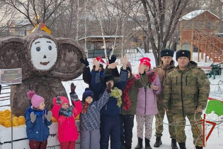 Росгвардейцы организовали зимний досуг для бийских ребят