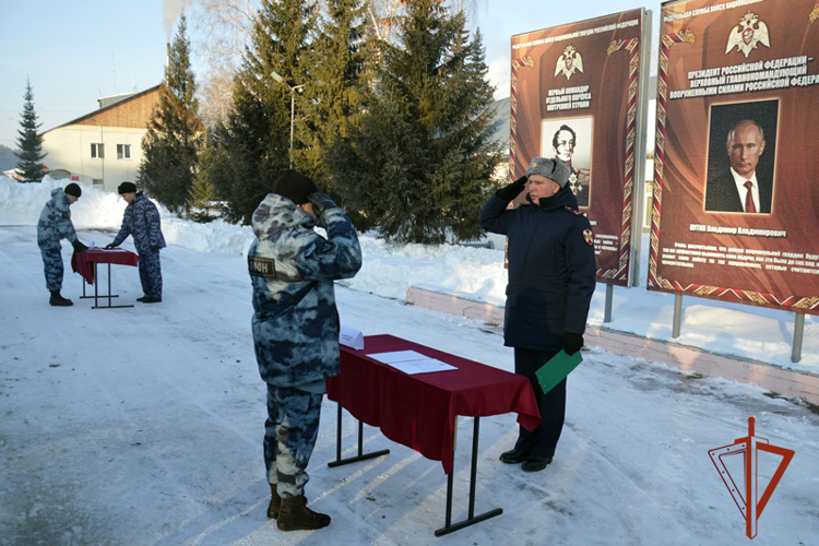 Новобранцы Росгвардии присягнули на верность Родине